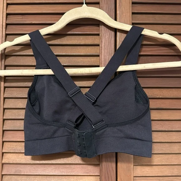 ALO Yoga Black Racerback Sports Bra with Compression Fit - Picture 4 of 5